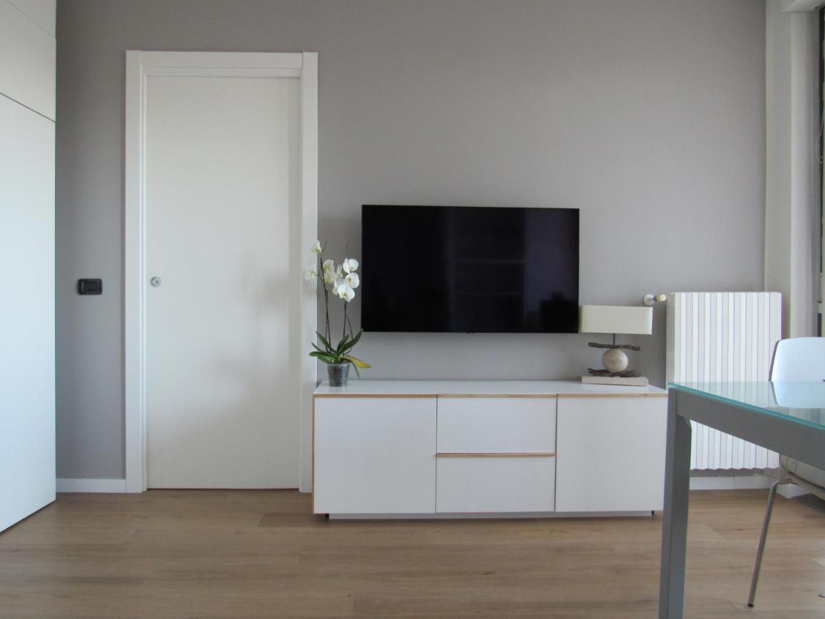 Ferienwohnung Fiera Milanocity View With Terrace Next To Shopping Mall Exterior foto