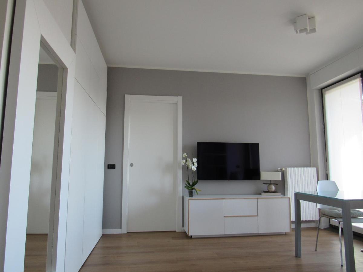 Ferienwohnung Fiera Milanocity View With Terrace Next To Shopping Mall Exterior foto
