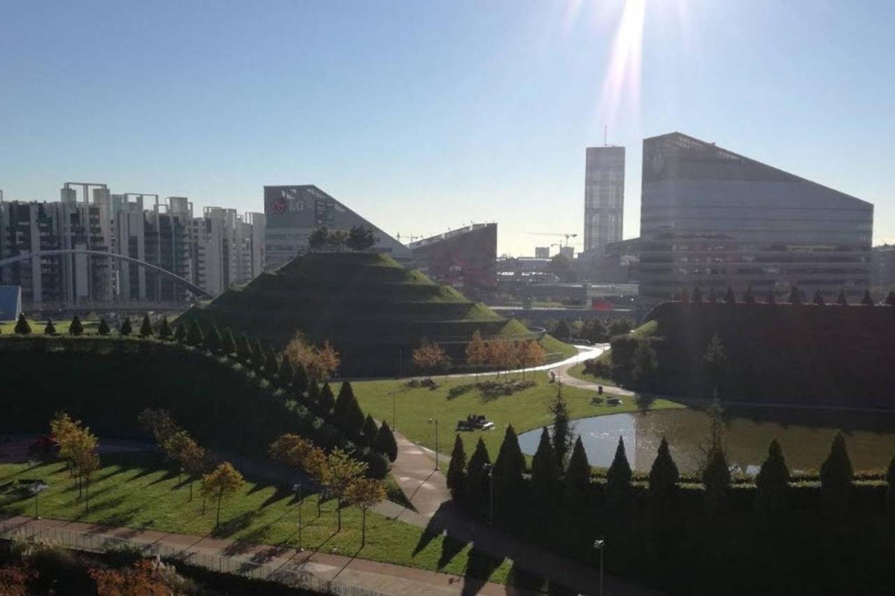 Ferienwohnung Fiera Milanocity View With Terrace Next To Shopping Mall Exterior foto